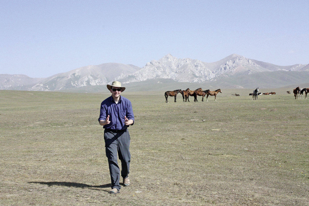Une escapade au Kirghizistan où le vicaire explore les grands espaces.