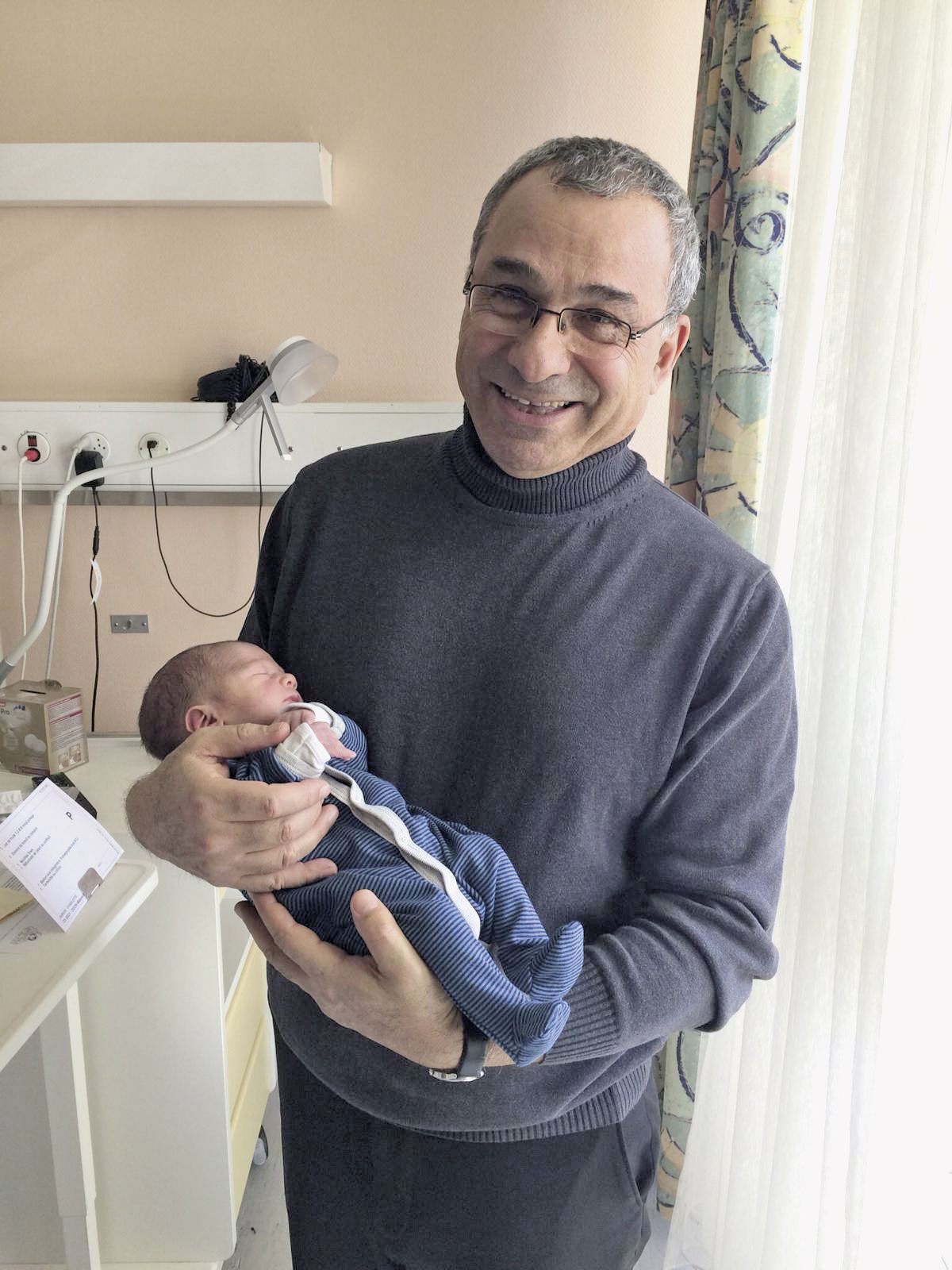 Maroun Tarabay, prêtre maronite et heureux grand-père du petit Martin !