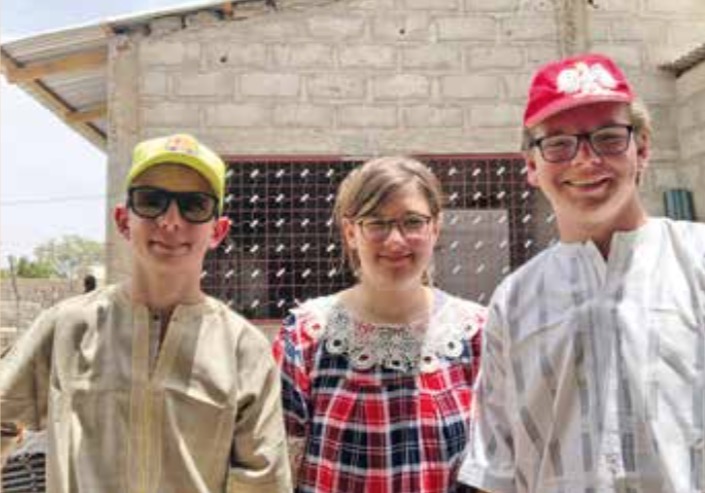 Gaëtan, Cécile et Jérémy lors de la journée dans les familles.