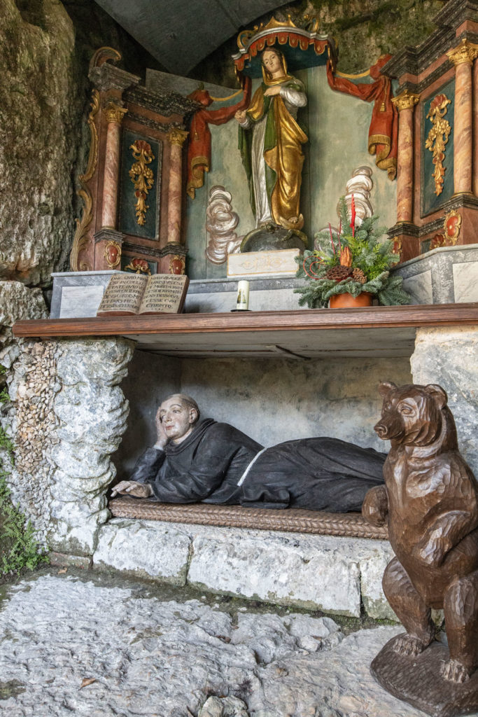 La grotte de l'Ermitage de SaintUrsanne,