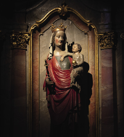 Statue  de la Vierge…