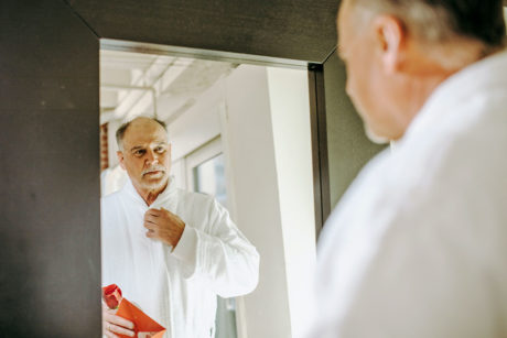 Seuls, face au miroir