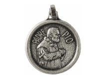 La médaille de saint Padre Pio