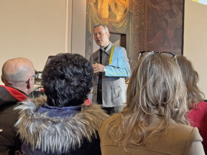 Celui qui murmurait à l’oreille…